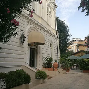 Delle Rose 3*, Rome Italië